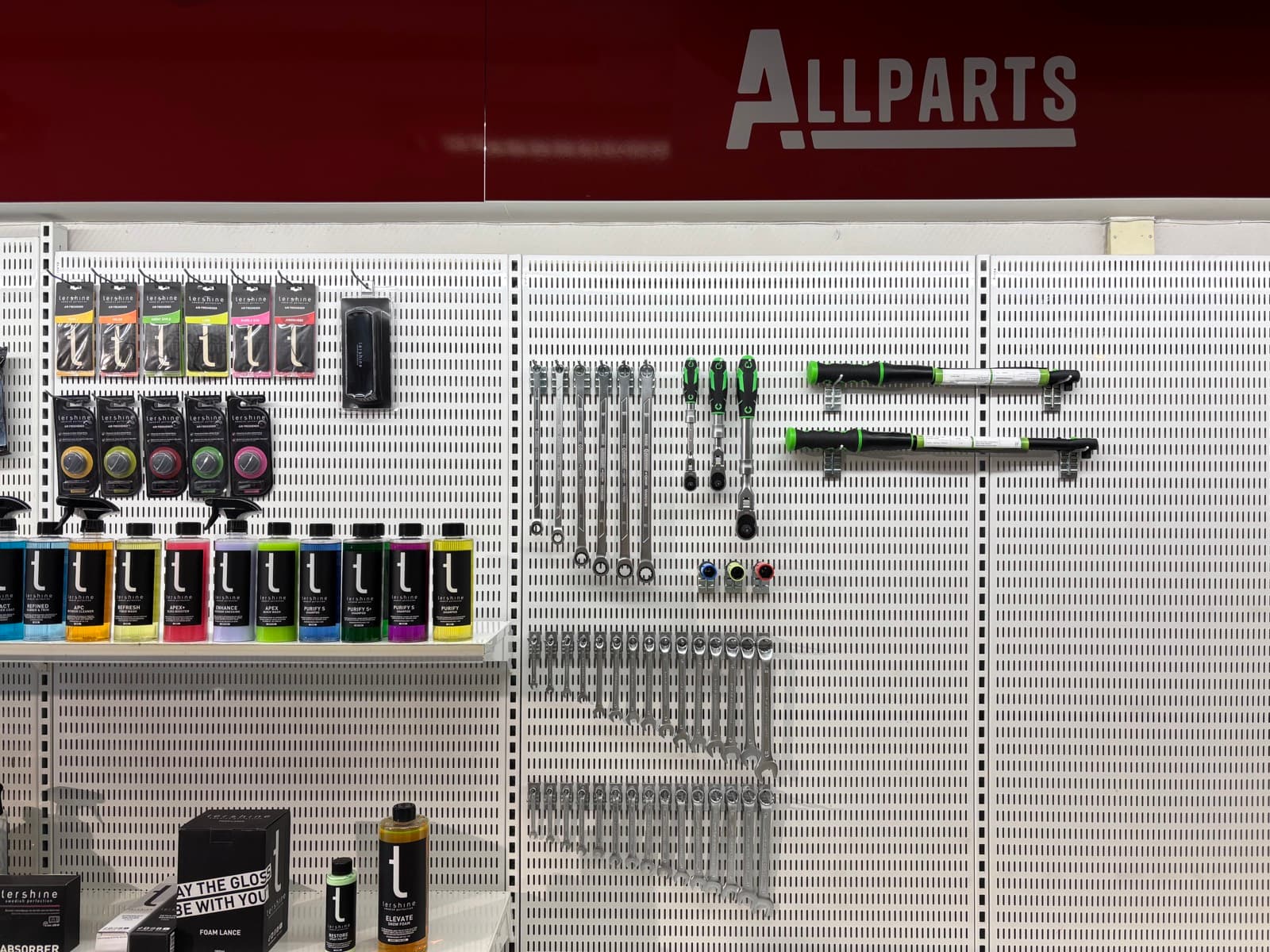 Allparts butik i Trelleborg med verktyg och reservdelar